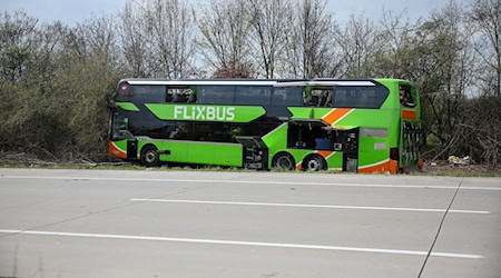 Es ist Anklage gegen den Busfahrer erhoben worden. (Archivbild) / Foto: Jan Woitas/dpa