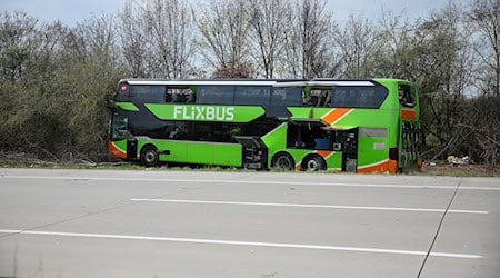 Es ist Anklage gegen den Busfahrer erhoben worden. (Archivbild) / Foto: Jan Woitas/dpa