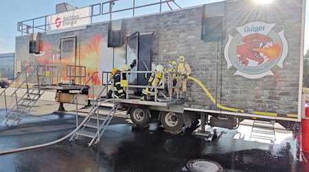 raining am Brandübungscontainer am Kreiszentrum für Brand- und Katastrophenschutz in Glaubitz. Bildquelle: Landratsamt Meißen