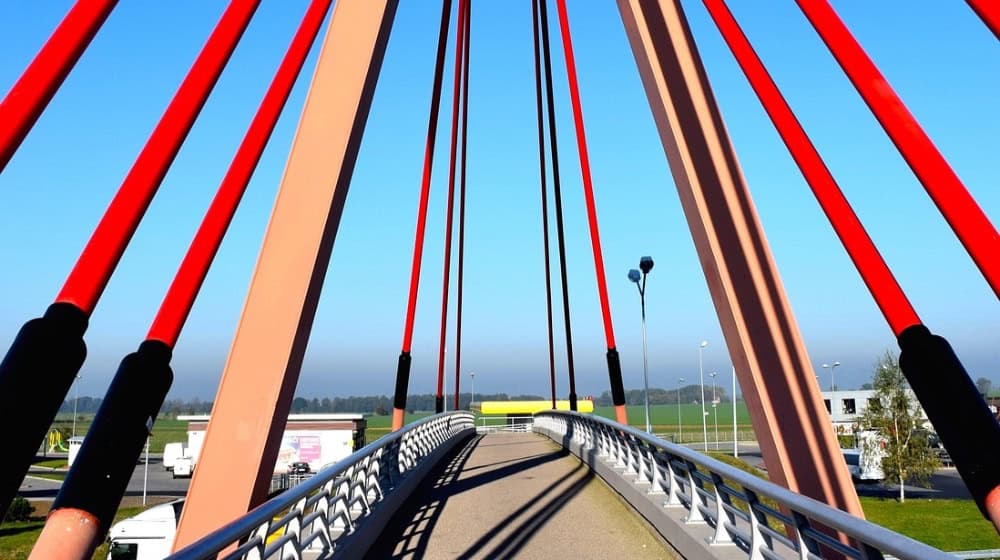 Symbolbild Fußgängerbrücke / pixabay Tama66