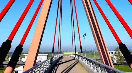 Symbolbild Fußgängerbrücke / pixabay Tama66