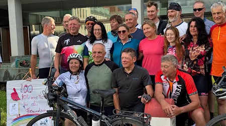 Gut gelaunt am Ziel in St. Ingbert, trotz der 800 Kilometer auf den Rad in sieben Tagen in den Beinen. Foto: Ulf Mallek