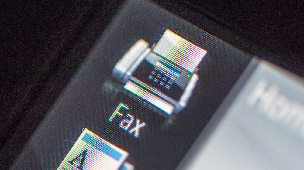 Es gibt immer weniger Faxgeräte in Sachsens Verwaltungen. (Symbolbild)  / Foto: Armin Weigel/dpa