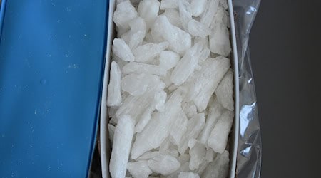 Mehrere Kilogramm Methamphetamin haben Ermittler bei Durchsuchungen Mitte August in Erfurt entdeckt. / Foto: --/ZFA Dresden/dpa