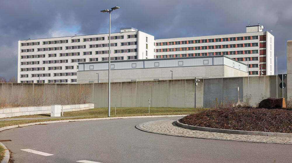 Das Frauengefängnis in Chemnitz: Hier soll die Rechtsextremistin Marla-Svenja Liebich - früher Sven Liebich - ihre Haftstrafe verbüßen. (Archivbild) / Foto: Jan Woitas/dpa