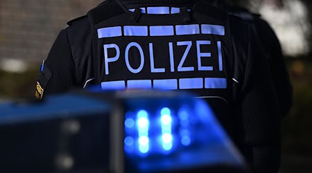 Ein Mann ist in Dresden aus einem Fenster gesprungen. (Symbolfoto) / Foto: Bernd Weißbrod/dpa