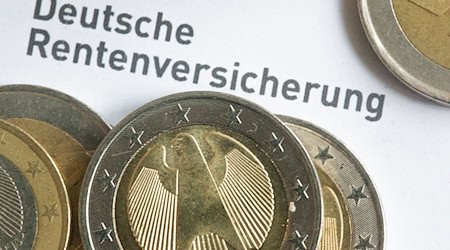 Almost 20,000 pensioners in Saxony receive basic income support. (Symbolic image) / Photo: Fernando Gutierrez-Juarez/dpa