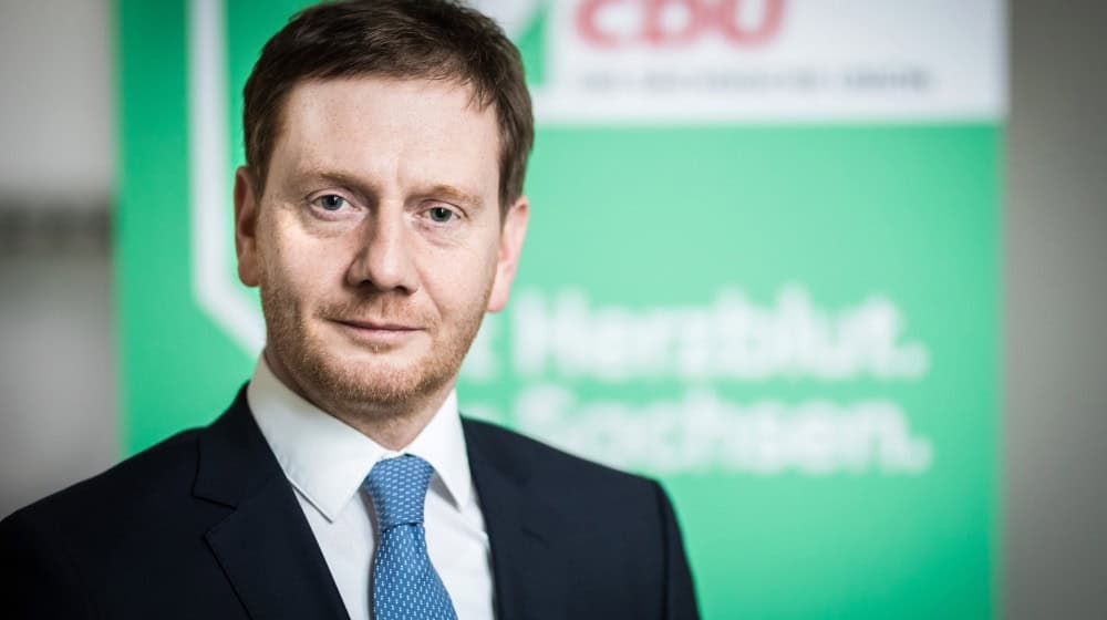 Ein Mann aus Radeburg drohte auf Facebook, Sachsens Ministerpräsident Kretschmer mit einer Waffe und Schlägen zu verletzen. Foto: CDU Landesverband