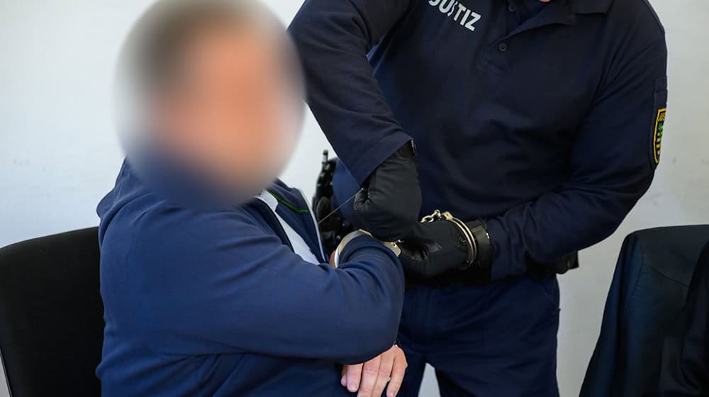 Er soll als Bauleiter Bestechungsgelder in Millionenhöhe kassiert haben: Einem 48-Jährigen aus Chemnitz wird am Landgericht der Prozess gemacht. / Foto: Hendrik Schmidt/dpa