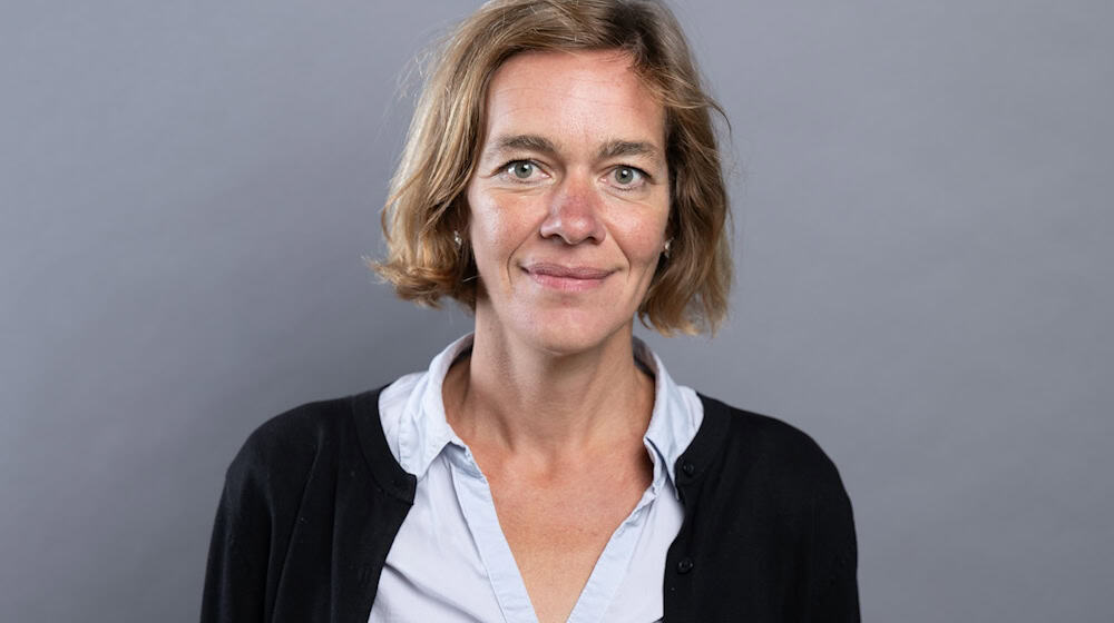 Linke-Politiker Juliane Nagel will Klarheit im Umgang mit erniedrigenden Aufnahmeritualen in einer sächsischen Polizeieinheit (Archivbild). / Foto: Sebastian Kahnert/dpa