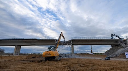New construction of the bridge in Großenhain begins in August (archive photo). / Photo: Daniel Wagner/dpa