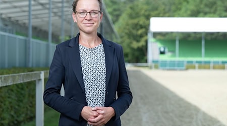 A new indoor riding arena has been handed over for use at Moritzburg State Stud - State Stable Master Kati Schöpke was also present. (Archive photo) / Photo: Sebastian Kahnert/dpa
