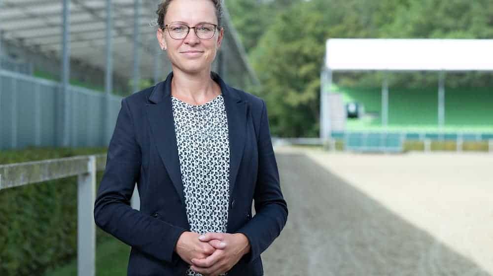 A new indoor riding arena has been handed over for use at Moritzburg State Stud - State Stable Master Kati Schöpke was also present. (Archive photo) / Photo: Sebastian Kahnert/dpa