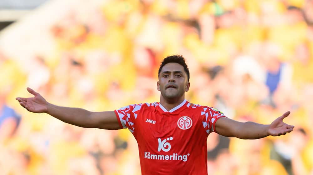  Nadiem Amiri (1. FSV Mainz 05) celebrates after his goal to make it 0:1. afterwards he was badly insulted / Photo: Robert Michael/dpa