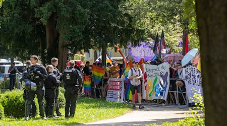 Zum CSD wurden bis zu 3.000 Menschen erwartet. / Foto: Daniel Wagner/dpa-Zentralbild/dpa