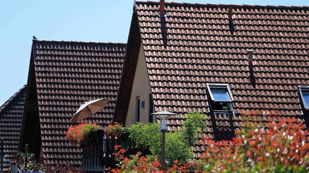 Zur Monatsmitte wurden noch einmal hochsommerliche Temperaturen von über 35 Grad erreicht. (Archivbild) / Foto: Jan Woitas/dpa