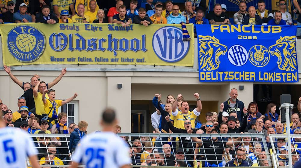 The match was briefly interrupted after insulting remarks from the stands.  / Photo: Jan Woitas/dpa