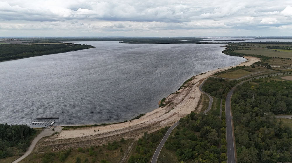 Los turistas podrían bañarse pronto en el lago Seelhausen. / Foto: Sebastian Willnow/dpa