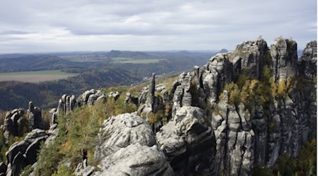 Bild: Die Sächsische Schweiz beeindruckt mit ihren Felsformationen Bildquelle: martinzelms via pixabay.com 