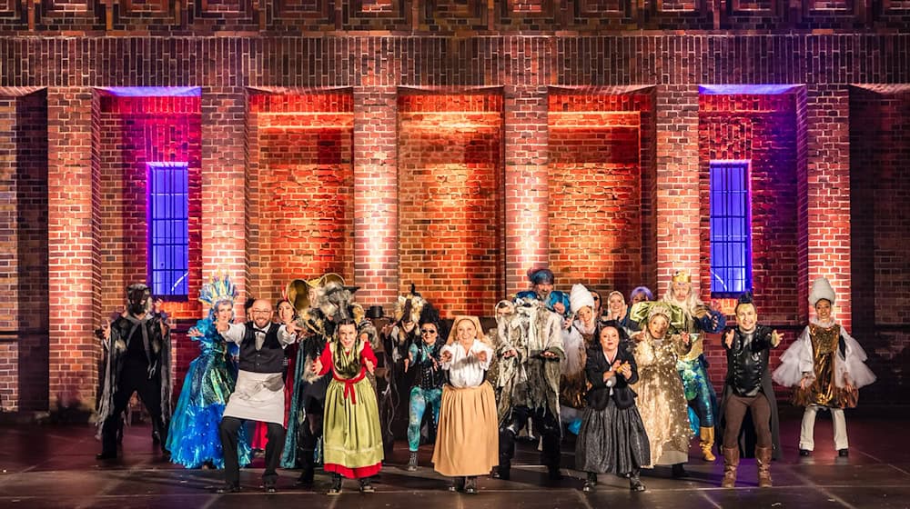 The Sorbian National Ensemble also offers its audiences world premieres in the new season (archive photo). / Photo: Frank Hammerschmidt/dpa