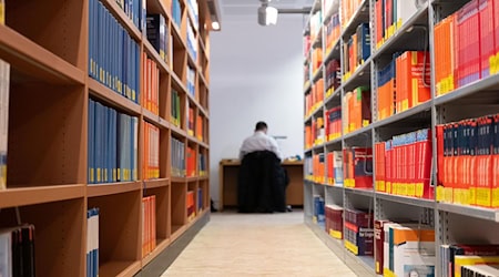 More than 60 percent of graduates from Saxon universities initially stay in Saxony for their careers (archive photo). / Photo: Sebastian Kahnert/dpa