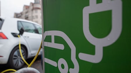 Tras el fin de la subvención, el número de coches eléctricos en Sajonia vuelve a aumentar considerablemente. (Imagen de archivo) / Foto: Hendrik Schmidt/dpa
