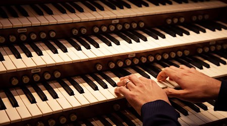 Viele Stellen für Kirchenmusiker bleiben unbesetzt. (Symbolbild) / Foto: Katie Adkins/AP/dpa