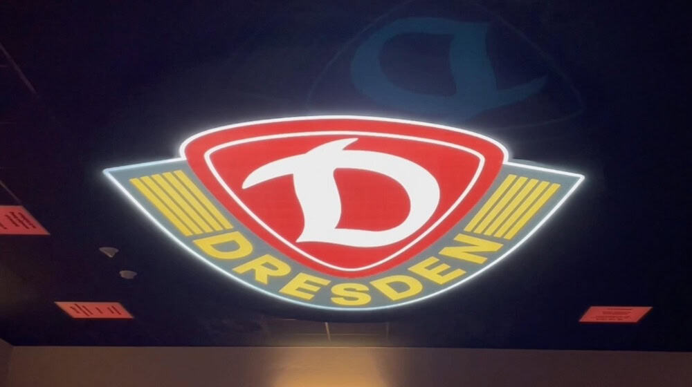 Dynamo Dresden Logo in der Kabine (Bild: Thomas Wolf)