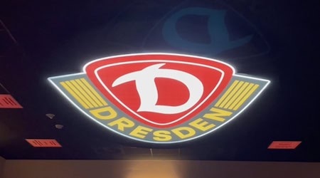 Dynamo Dresden Logo in der Kabine (Bild: Thomas Wolf)