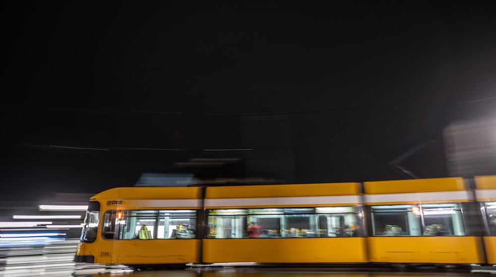 Der 20-jährige US-Amerikaner wollte in der Straßenbahn zwei Frauen helfen. (Symbolbild) / Foto: Robert Michael/dpa