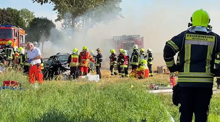 Die Feuerwehr musste mehrere eingeklemmte Menschen aus den Autos holen. / Foto: extremwetter.tv/dpa