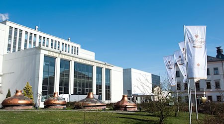 The NGG trade union has called on the employees of the Radeberger brewery to go on a warning strike. It is set to last until Tuesday evening (archive image) / Photo: picture alliance / Arno Burgi/dpa-Zentralbild/ZB