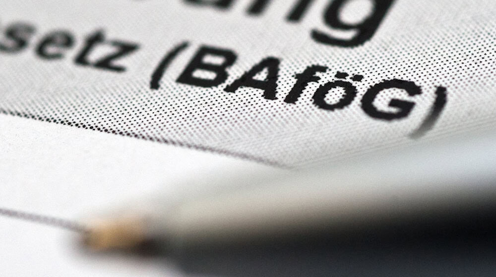 In Saxony, the number of Bafög recipients has fallen slightly. (Symbolic image) / Photo: Andrea Warnecke/dpa