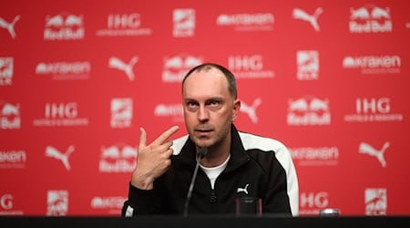 Tras el 0:6 en Múnich, el entrenador del Leipzig, Ole Werner, quiere celebrar el éxito de su debut en casa contra el Heidenheim. (Imagen de archivo) / Foto: Robert Michael/dpa