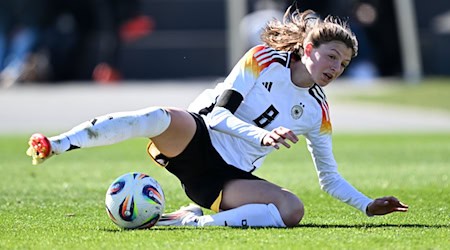 Lotta Wrede scores the decisive goal for HSV. (Archive picture) / Photo: Arne Dedert/dpa