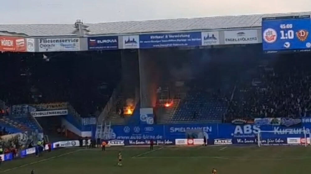 Beide Fanlager beschießten sich gegenseitig mit Pyrotechnik (Bild: Privataufnahme)