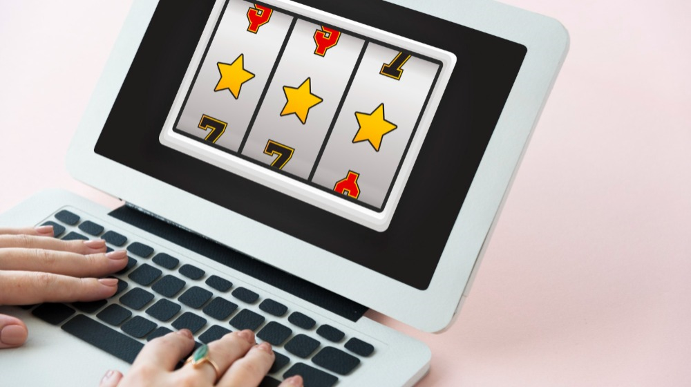 Eine vielfältige Spielauswahl gehört zu den Kriterien vertrauenswürdiger Online-Casinos. / Bild: rawpixel.com auf freepik.com