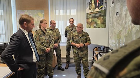 Michael Kretschmer im Landeskommando Sachsen. Foto: Bundeswehr