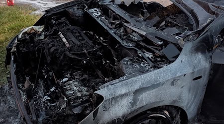 Das sah nicht gut aus: Autobrand in Weistropp. Foto: Feuerwehr