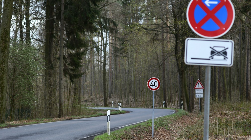 Wer sein Auto abmeldet, sollte Fristen und Regeln der Zulassungsstelle kennen. / Foto: Adrian auf Unsplash.com