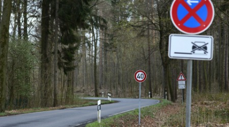 Wer sein Auto abmeldet, sollte Fristen und Regeln der Zulassungsstelle kennen. / Foto: Adrian auf Unsplash.com