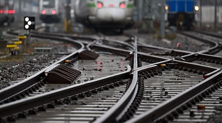 The timetable change in December brings many changes for rail travelers in Central Germany. (Archive image) / Photo: Hendrik Schmidt/dpa