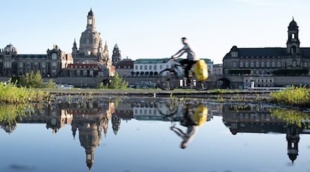 Am Sonntag ziehen Wolken und Regen in Sachsen auf. (Symbolbild) / Foto: Sebastian Kahnert/dpa