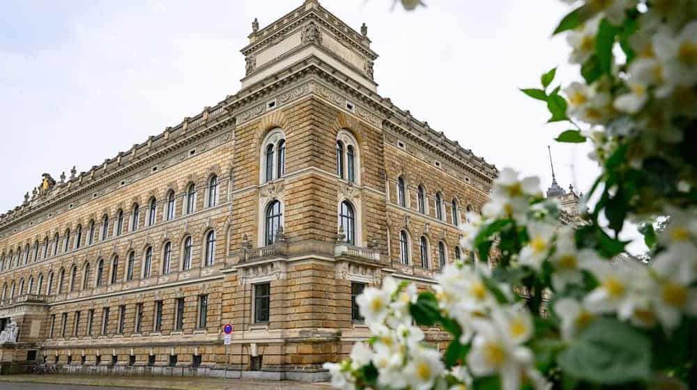 Im ersten Halbjahr 2025 gingen bei den Staatsanwaltschaften in Sachsen rund 132.000 neue Verfahren ein. (Archivbild) / Foto: Robert Michael/dpa
