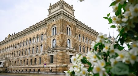 Im ersten Halbjahr 2025 gingen bei den Staatsanwaltschaften in Sachsen rund 132.000 neue Verfahren ein. (Archivbild) / Foto: Robert Michael/dpa