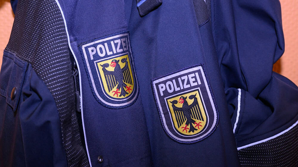 Die Bundespolizeidirektion Pirna feierte den Wechsel an der Spitze mit einem Festakt. (Symbolbild) / Foto: Patrick Pleul/dpa