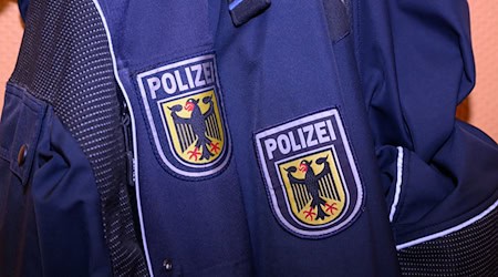 Die Bundespolizeidirektion Pirna feierte den Wechsel an der Spitze mit einem Festakt. (Symbolbild) / Foto: Patrick Pleul/dpa