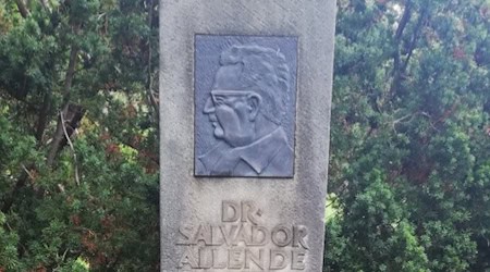 Die Stele für Allende am Radebeuler Hörnigplatz. Foto: Stadtverwaltung
