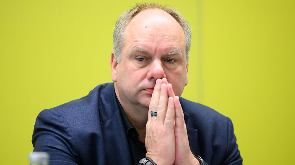 Дірк Гільберт (СвДП), бургомістр міста Дрездена. Згідно з проміжним фінансовим звітом, на 2025 рік очікується непокритий дефіцит у розмірі майже 65 мільйонів євро. (Архівне зображення) / Фото: Robert Michael/dpa