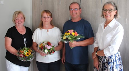 Die neue Pulsnitzer Friedensrichterin Annett Görner (2.v.l.), mit ihren Amtsvorgängern Marlies Schäfer und Steffen Hempel sowie Bürgermeisterin Barbara Lüke. Foto: Michael Eckardt Die neue Pulsnitzer Friedensrichterin Annett Görner (2.v.l.), mit ihren Amtsvorgängern Marlies Schäfer und Steffen Hempel sowie Bürgermeisterin Barbara Lüke. Foto: Michael Eckardt